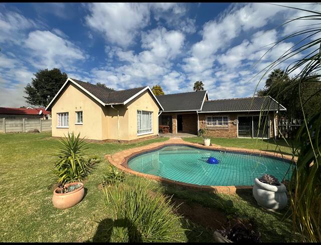 3 BEDROOM HOUSE FOR SALE IN BRACKENDOWNS